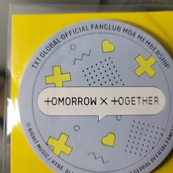 TXT Cafe Taehyun acrylic stand and badge kpop - Picture 3 of 6